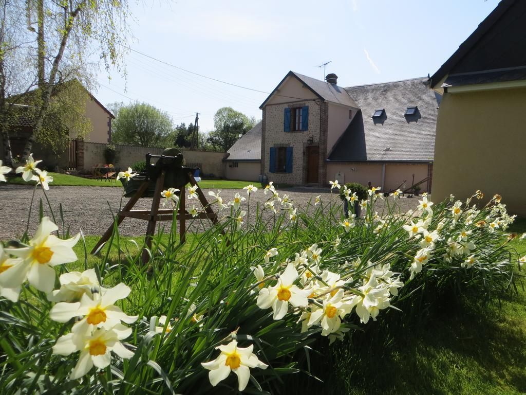 Les Logis Du Breuil Bed and Breakfast Marchéville Eksteriør billede
