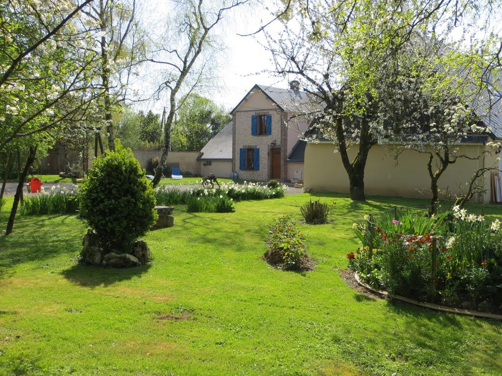 Les Logis Du Breuil Bed and Breakfast Marchéville Eksteriør billede